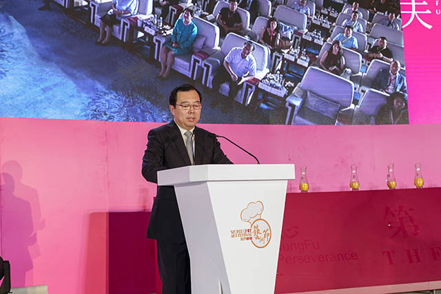 （青岛市常委、副市长王家新）