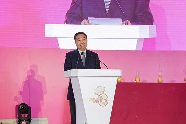 （商务部原党组副书记、副部长姜增伟）