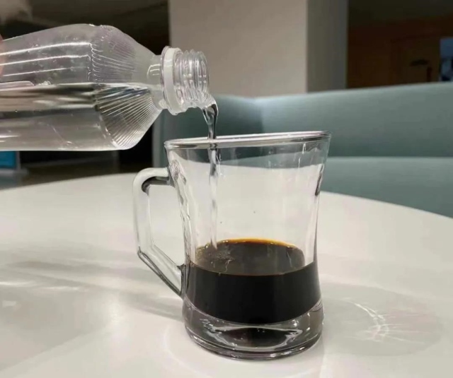 (加水稀释让酱油失去原有的鲜味)