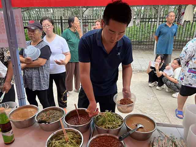 (涿州、献县等安置地救助现场)